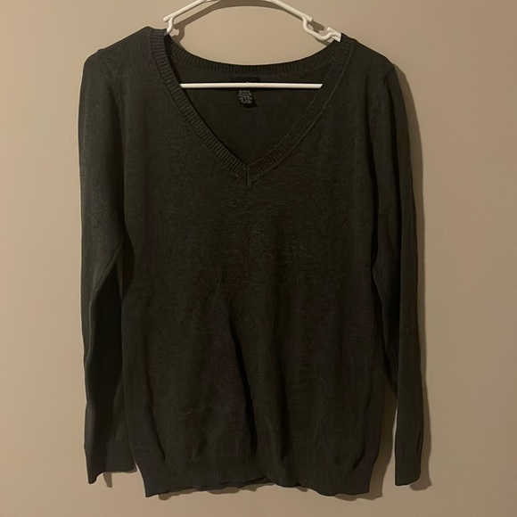 Dark Grey Rue21 Sweater - Picture 1 of 3